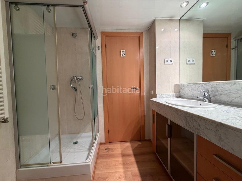 Foto 07ef8770-e6c9-48e3-af48-4b4ccccf41a3. Casa amb calefacció aparcament a Poblenou Barcelona