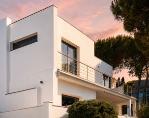 Casa  Carrer de vilanera. Una villa con auténtico carácter mediterráneo, amplios espacios
