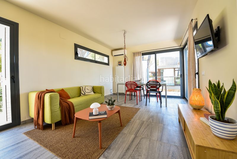 Foto 23dbeb44-46f9-4cc9-9f02-344c7bd13174. Casa amb calefacció aparcament a Eixample Residencial Escala (L´)