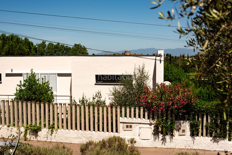 Foto 35f8c0a8-6785-41d4-82b2-d1e647ba2642. Casa amb calefacció aparcament a Eixample Residencial Escala (L´)