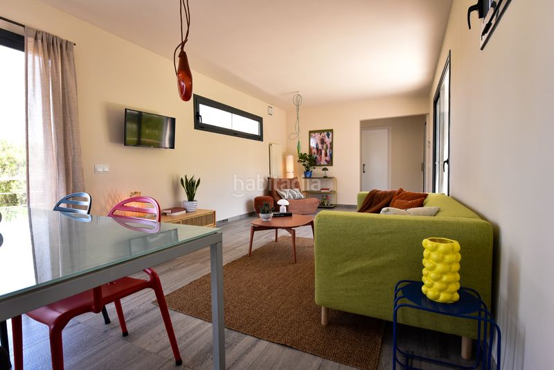 Foto da925287-f3e9-4bba-a54c-5c139f8b4fde. Casa amb calefacció aparcament a Eixample Residencial Escala (L´)