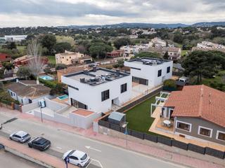CONJUNTO RESIDENCIAL 4 CASAS MAS PARERAS
