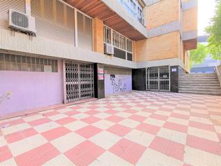 Local Comercial  Calle antoni gaudí. Local en zona prestigiosa en parc de sant jordi  fira reus