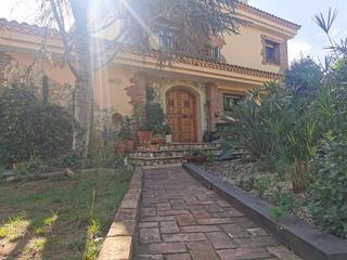 Casa  Bassa. Espectacular casa con terreno en la selva del camp