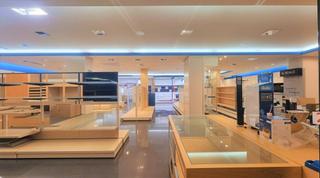 Location Local commercial  Cami de l'aleixar. Gran local de 225 m en alquiler