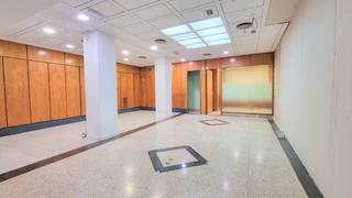 Rent Business premise in Centre. Local comercial de 100 m en alquiler en passeig prim