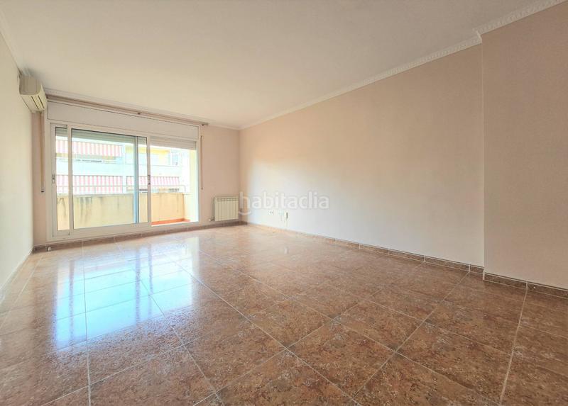 Foto 577b2a6f-cf3d-453a-9621-e0375d66af9d. Piso acogedor piso de 4 habitaciones con piscina comunitaria. en Reus