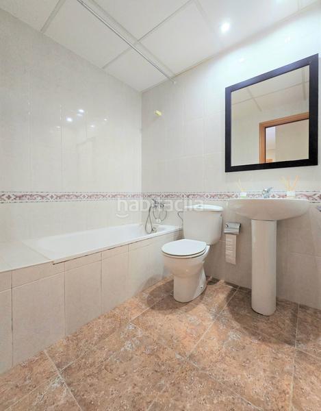 Foto 6ef7f953-3ecf-4d30-8307-d70a1fb3f744. Piso acogedor piso de 4 habitaciones con piscina comunitaria. en Reus