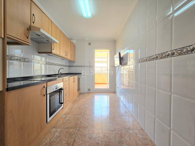 Foto 77954d57-db04-4c34-867f-feff73d8a0e9. Piso acogedor piso de 4 habitaciones con piscina comunitaria. en Reus