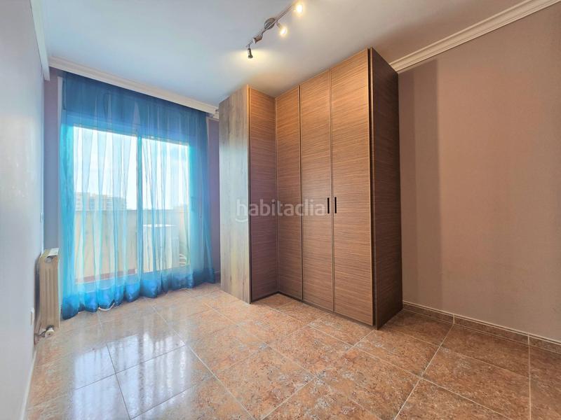 Foto 89529ba3-d0aa-4550-9406-3c59a6bb8d4a. Piso acogedor piso de 4 habitaciones con piscina comunitaria. en Reus