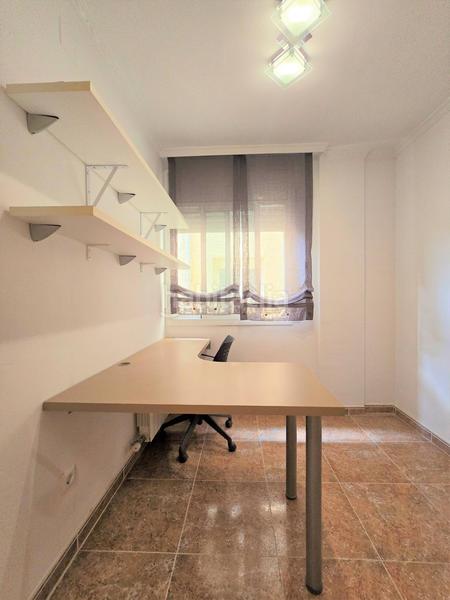 Foto 905eefb7-cc8d-432e-b360-ece3582434de. Piso acogedor piso de 4 habitaciones con piscina comunitaria. en Reus