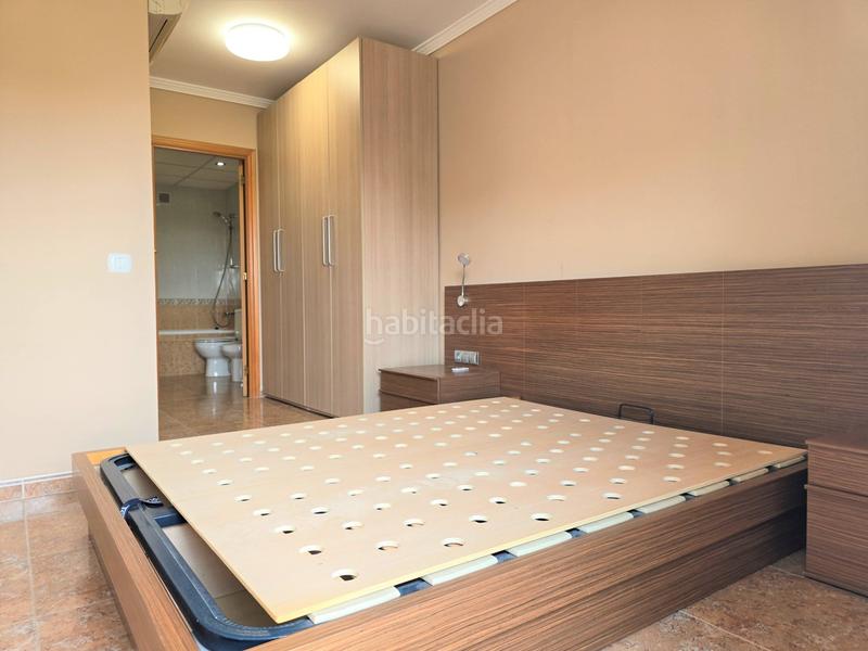 Foto b00616c0-b68e-41e3-be69-a13800892ebf. Piso acogedor piso de 4 habitaciones con piscina comunitaria. en Reus