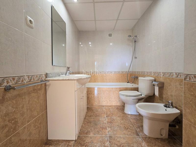 Foto bae77643-db38-495d-869a-95812e47a315. Piso acogedor piso de 4 habitaciones con piscina comunitaria. en Reus