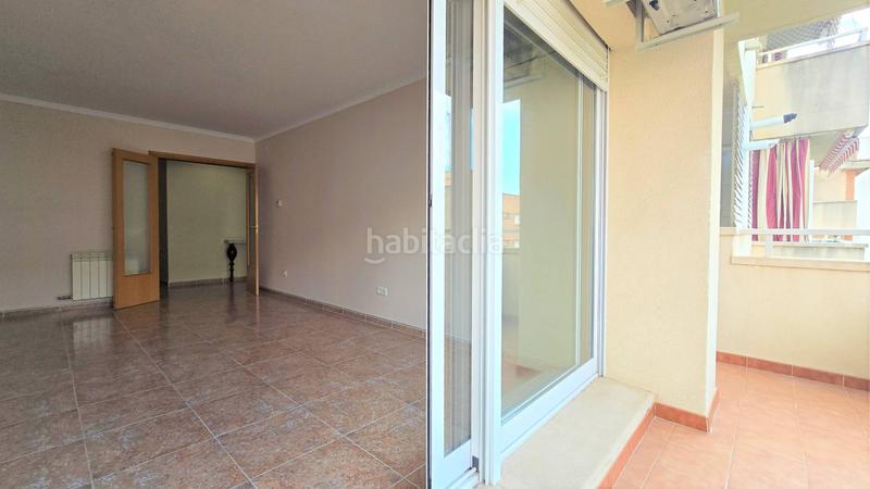 Foto fea6c939-3d3e-423a-b45b-828a8d7150d4. Piso acogedor piso de 4 habitaciones con piscina comunitaria. en Reus