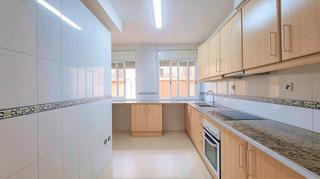 Flat  Calle gornals. Piso exterior con parking para coche pequeño
