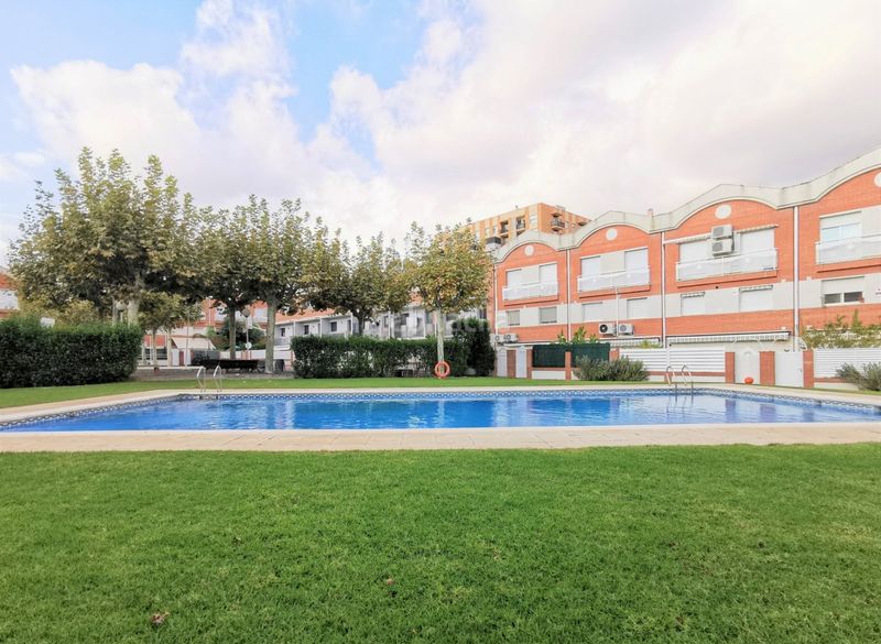 Foto 1108d9f5-fbf4-4363-800f-86400504418a. Casa amb calefacció aparcament piscina a Centre Reus