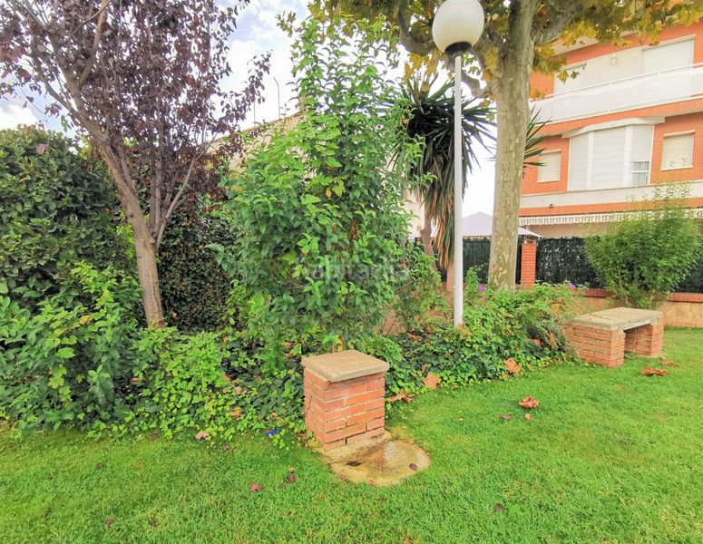 Foto 7e26cbda-8383-4101-9572-5bdc18ef456a. Casa amb calefacció aparcament piscina a Centre Reus