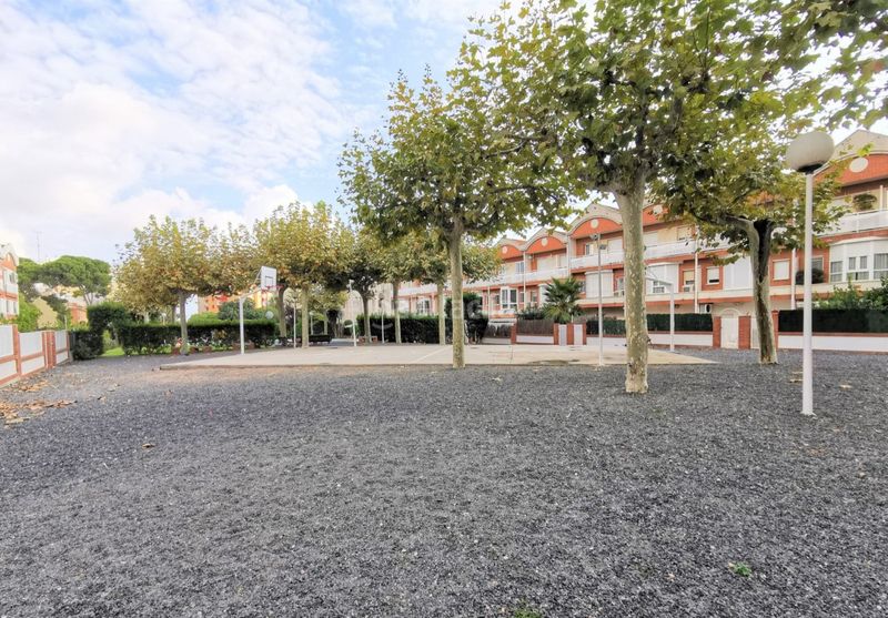 Foto e08b065b-45c3-4fc5-9ab1-35059685bc9c. Casa amb calefacció aparcament piscina a Centre Reus