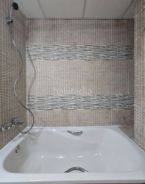 Foto 193ea2ee-3efa-497d-80d0-a9aec613070d. Pis amb calefacció aparcament piscina a Mestral Reus