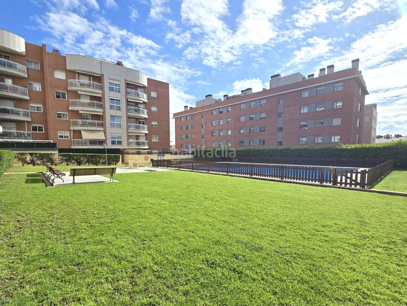 Foto 2194420a-4794-4e79-b76c-3122bfba9f10. Pis amb calefacció aparcament piscina a Mestral Reus