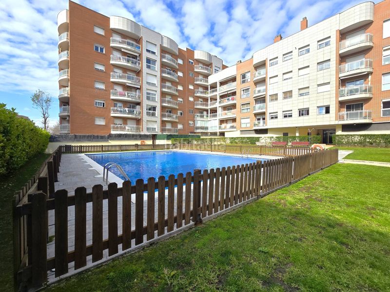 Foto a19e6313-ca4a-440a-b768-c808ec8d1167. Pis amb calefacció aparcament piscina a Mestral Reus