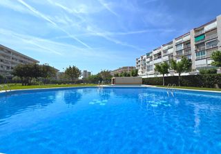 Appartement  Calle joaquim serra. Compacto apartamento en la pineda  a solo 100 metros de la playa