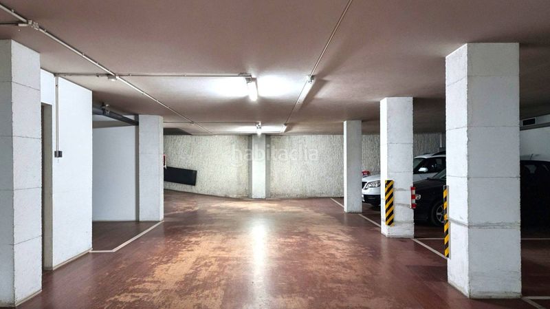 Foto 119f28d6-31b3-4f48-a2c1-9aa4a4c1d496. Aparcament cotxe a Centre Reus
