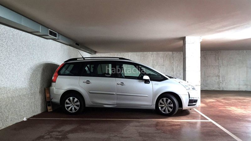 Foto eee79f83-58a5-4068-9772-bc081a351c2e. Aparcament cotxe a Centre Reus