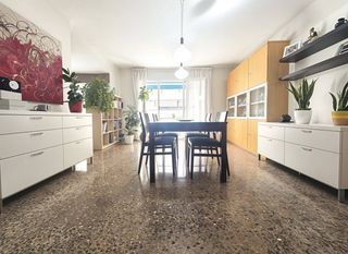 Flat  Calle espronceda. Amplio y confortable piso de 4 habitaciones en barri del poetes