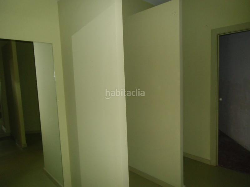 Foto dbd53422-caa5-4fc0-a28d-88028ec59a7b. Geschäftsraum in Centre Santa Coloma de Gramenet