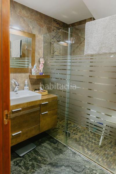 Foto 14ec9cca-bdde-4c07-aa82-cea47df806e4. Maison avec chauffage parking dans Singuerlín Santa Coloma de Gramenet