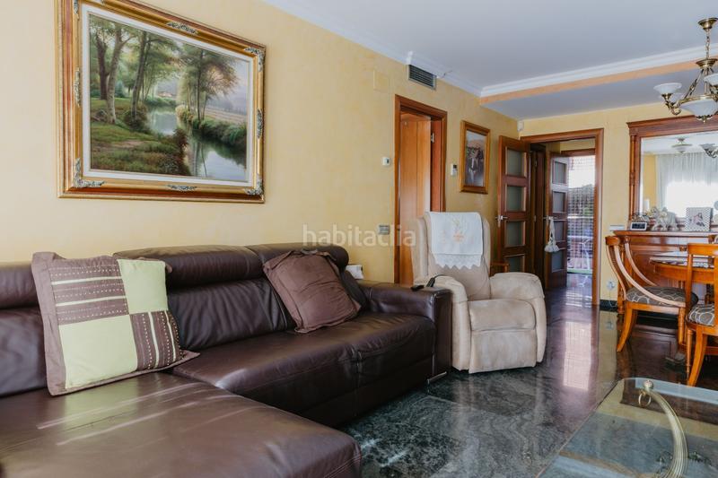 Foto 1cec3798-308e-435f-9677-341dab9a6c46. Maison avec chauffage parking dans Singuerlín Santa Coloma de Gramenet