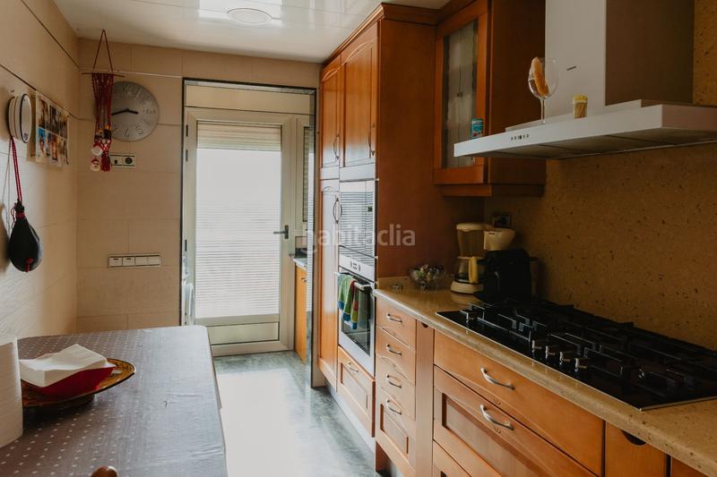 Foto 28532019-8dda-4d94-9609-f50bfee786b0. Maison avec chauffage parking dans Singuerlín Santa Coloma de Gramenet