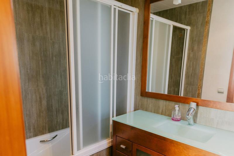 Foto b4b43bc2-2996-4061-9e0a-8b3a37bca995. Maison avec chauffage parking dans Singuerlín Santa Coloma de Gramenet