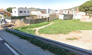 Terreny residencial  Alps. Solar en venta en calle alps, santa coloma de gramenet  junto ig