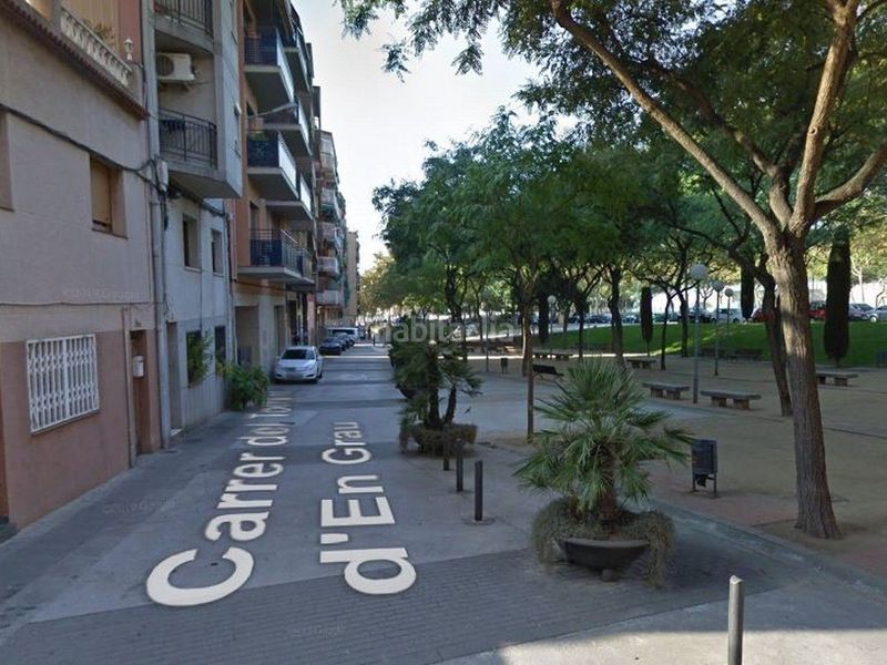 Foto efd2a257-e67b-4a85-8d57-06e54e487e03. Aparcament cotxe a Puigfred Badalona