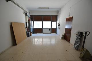 Local commercial  N/a. Local en venta en zona rio de santa coloma de gramenet