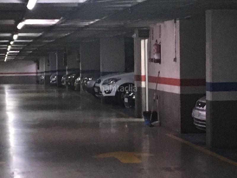 Foto a7ab0ac8-ebcc-4af9-834f-1e48091e1994. Parking voiture dans Santa Rosa Santa Coloma de Gramenet