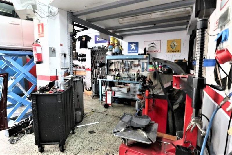 Foto 30ea5b46-7488-4d73-8649-9277a086d8b7. Traspàs local comercial a Riu Sud Santa Coloma de Gramenet