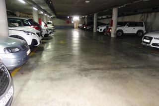 Location Parking voiture  De la vila. Parking en alquiler para coche mediano en santa coloma de gramen