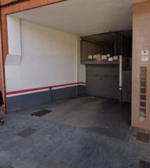 Posto auto  Mayor. Plaza de aparcamiento en venta en zona centro de santa coloma de