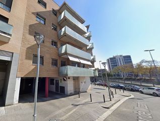 Affitto Posto auto  Italia. Plaza de garaje en alquiler en avenida italia  cómoda y de fácil