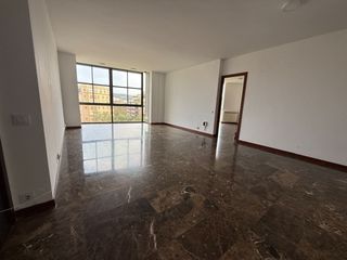 Miete Etagenwohnung  Mallorca. Exclusivo piso en calle mallorca 159 m, 5 habitaciones y plaza d