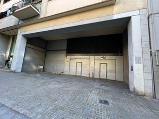 Lloguer Aparcament cotxe  Francesc macia. Plaza de parking alquiler para coche grande zona centro santa co