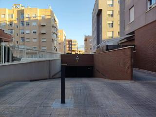 Aparcament cotxe a Ciutat Esportiva. Plaza de parkin en altabix nuevo