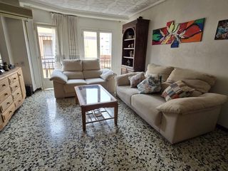 Etagenwohnung in Carrús Oeste. Amplio piso en  zona plaza madrid