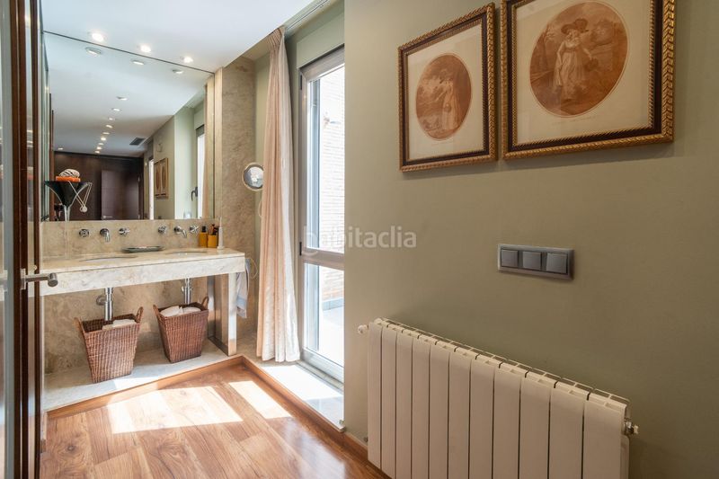 Foto 22f984e2-e126-4338-9e4a-50bbef0f9a69. Casa amb calefacció aparcament a Benetússer