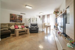 Flat in Plaza Xúquer. Amplio piso en paiporta