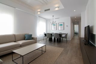 Rent Flat in Sant Francesc. Amplio piso en alquiler en c hospital. sant francesc