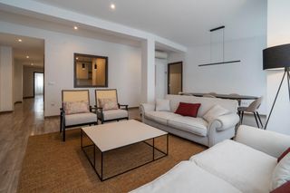Location Appartement à Sant Francesc. Te imaginas vivir a pocos pasos de la plaza del ayuntamiento?